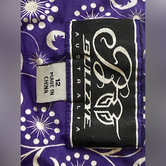 Size 12 women’s western button up, a light royal purple and white paisley design - Picture 3 of 3